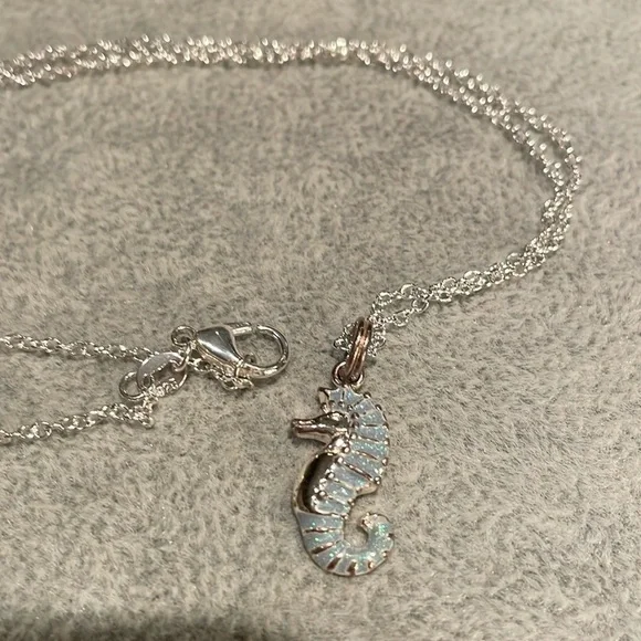 Blue Sparkling Sea Horse 925 Sterling Silver & 18” plated silver chain - Picture 4 of 7